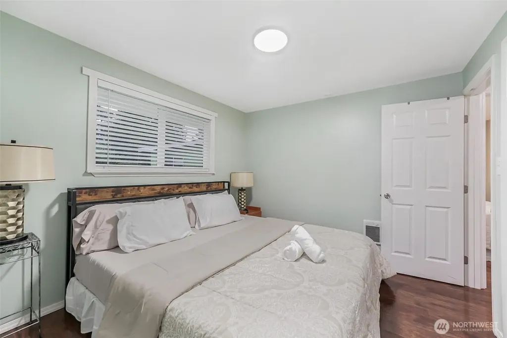 4736 164th Tukwila WA 98188
