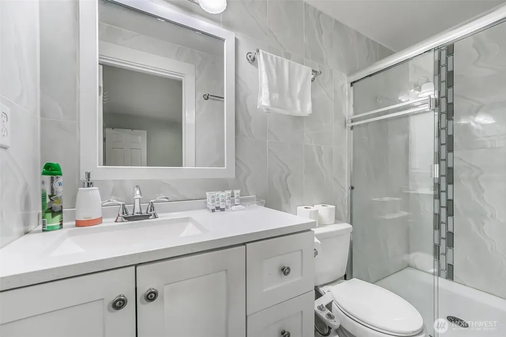 4736 164th Tukwila WA 98188