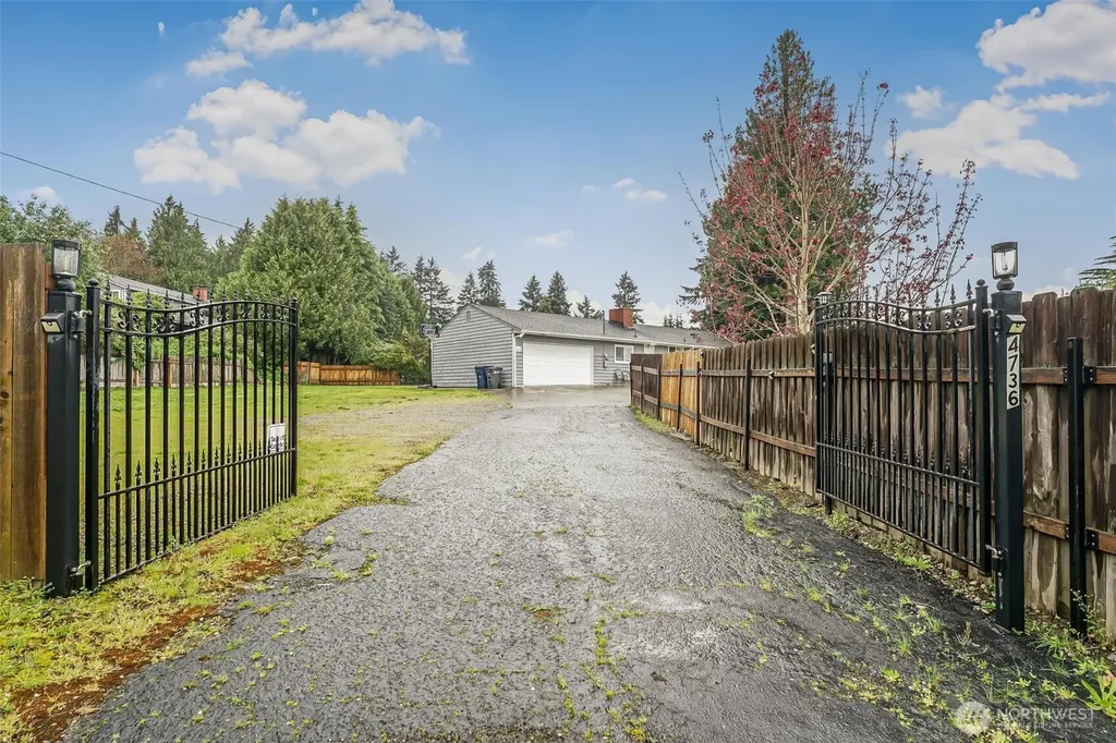 4736 164th Tukwila WA 98188