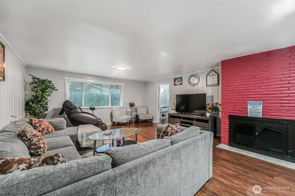 4736 164th Tukwila WA 98188