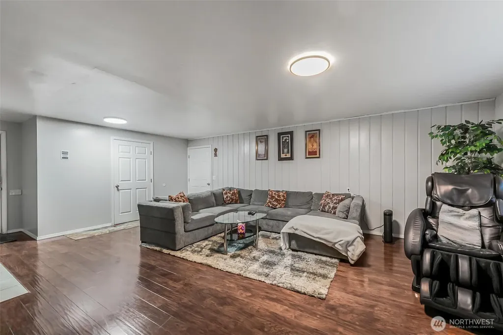 4736 164th Tukwila WA 98188