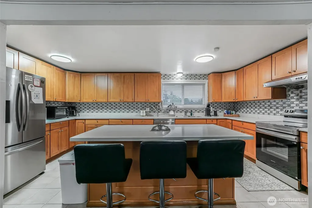 4736 164th Tukwila WA 98188