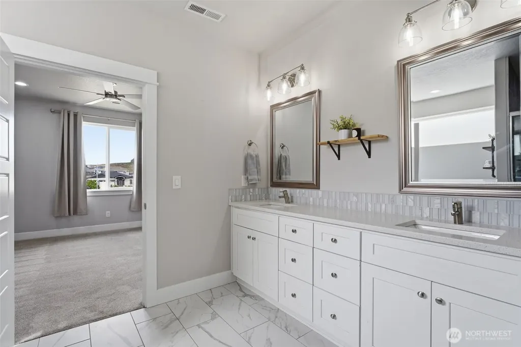 1075 Klamath Court Richland WA 99352