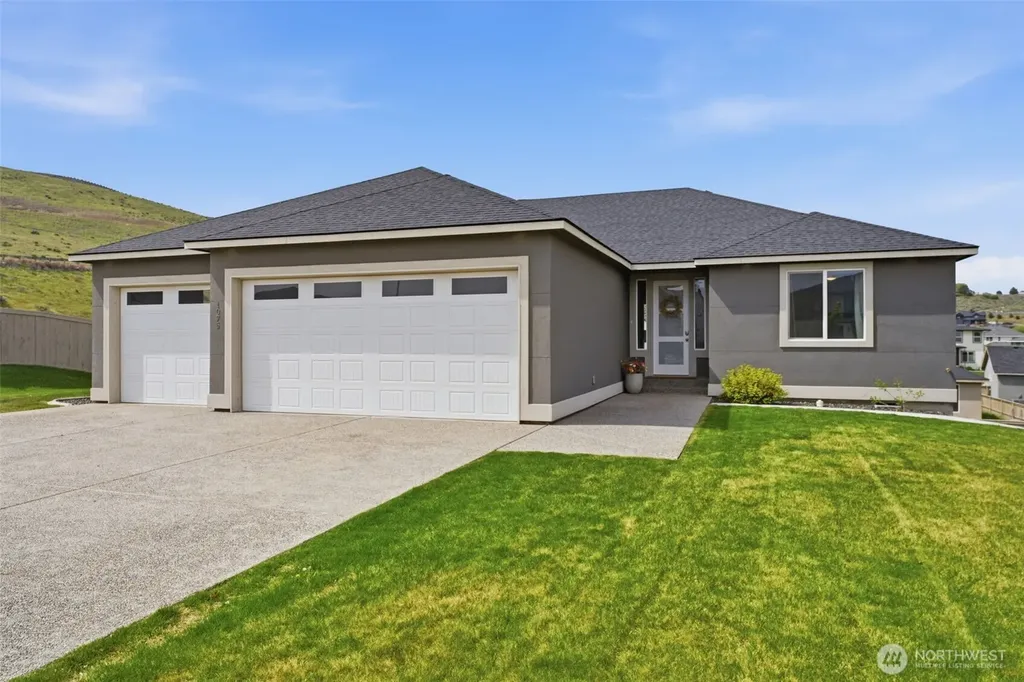 1075 Klamath Court Richland WA 99352