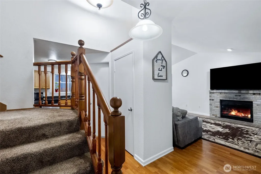 309 White River Drive Pacific WA 98047