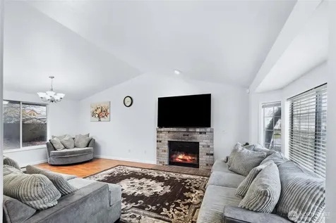 309 White River Drive Pacific WA 98047