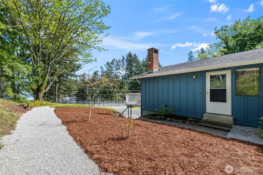 296 North Shore Boulevard Fox Island WA 98333