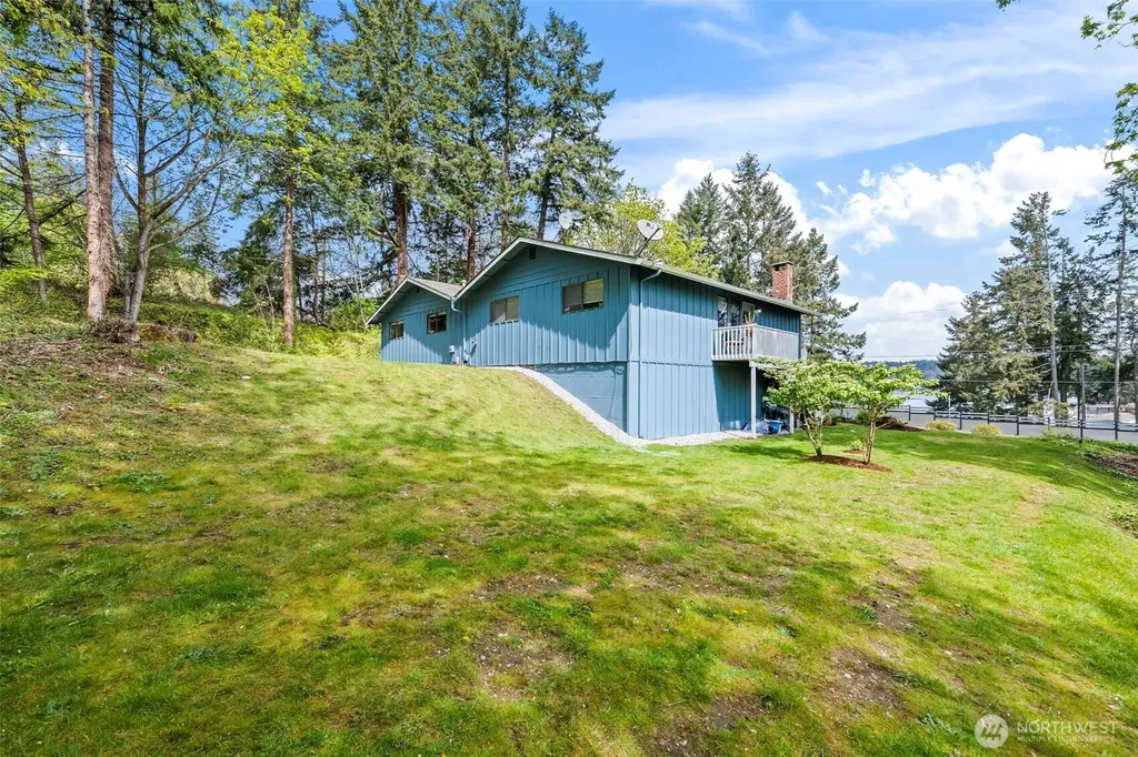 296 North Shore Boulevard Fox Island WA 98333