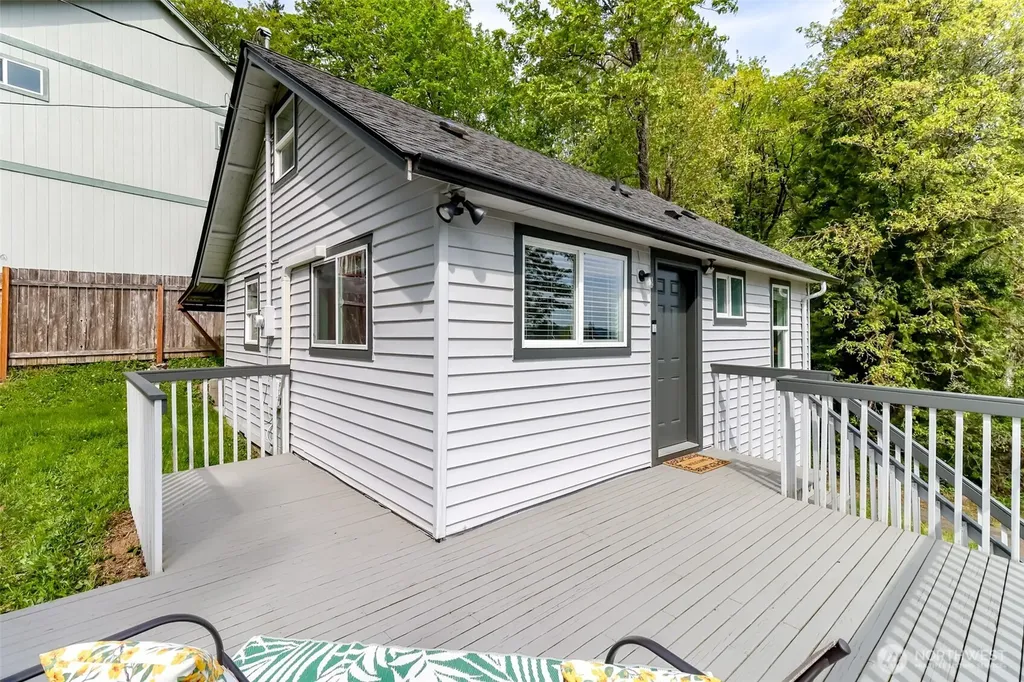 1408 Price Road Bremerton WA 98312