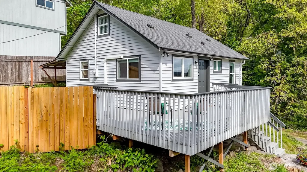 1408 Price Road Bremerton WA 98312