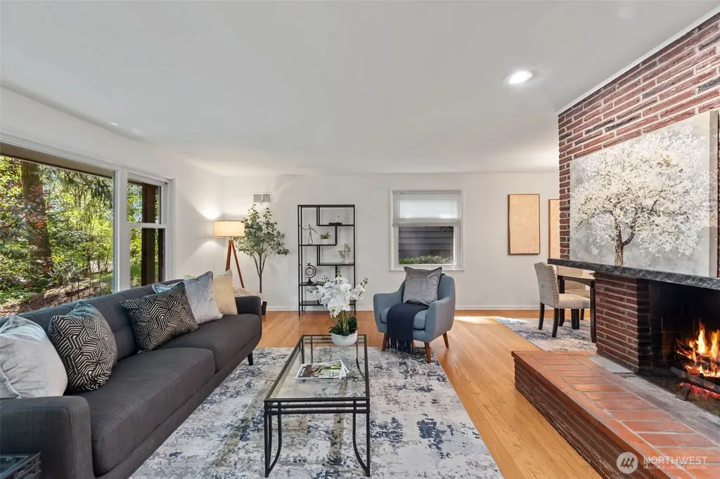 327 108 Avenue SE Bellevue WA 98004