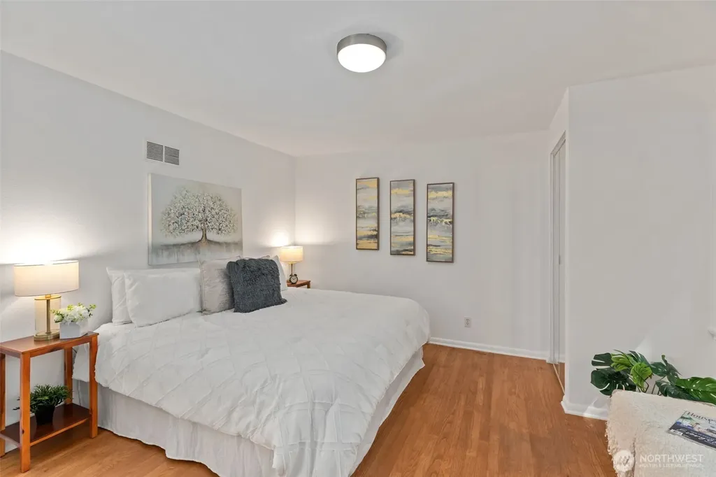 327 108 Avenue SE Bellevue WA 98004