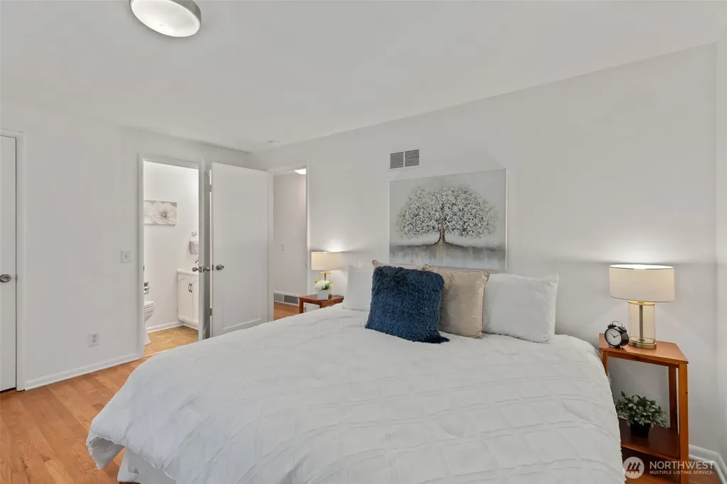 327 108 Avenue SE Bellevue WA 98004