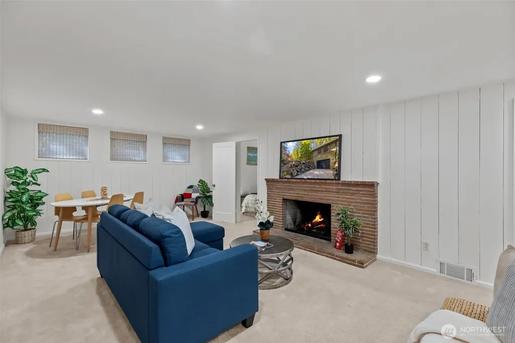 327 108 Avenue SE Bellevue WA 98004