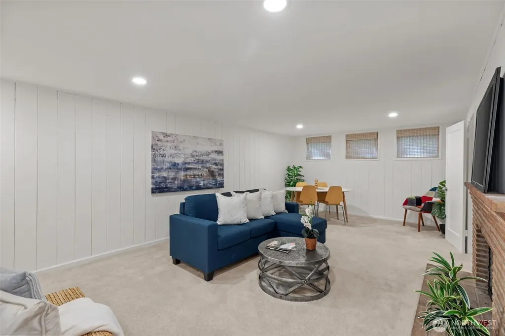 327 108 Avenue SE Bellevue WA 98004