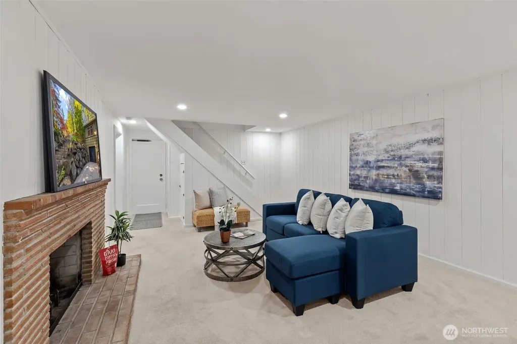 327 108 Avenue SE Bellevue WA 98004