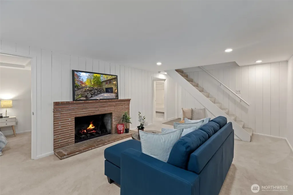327 108 Avenue SE Bellevue WA 98004