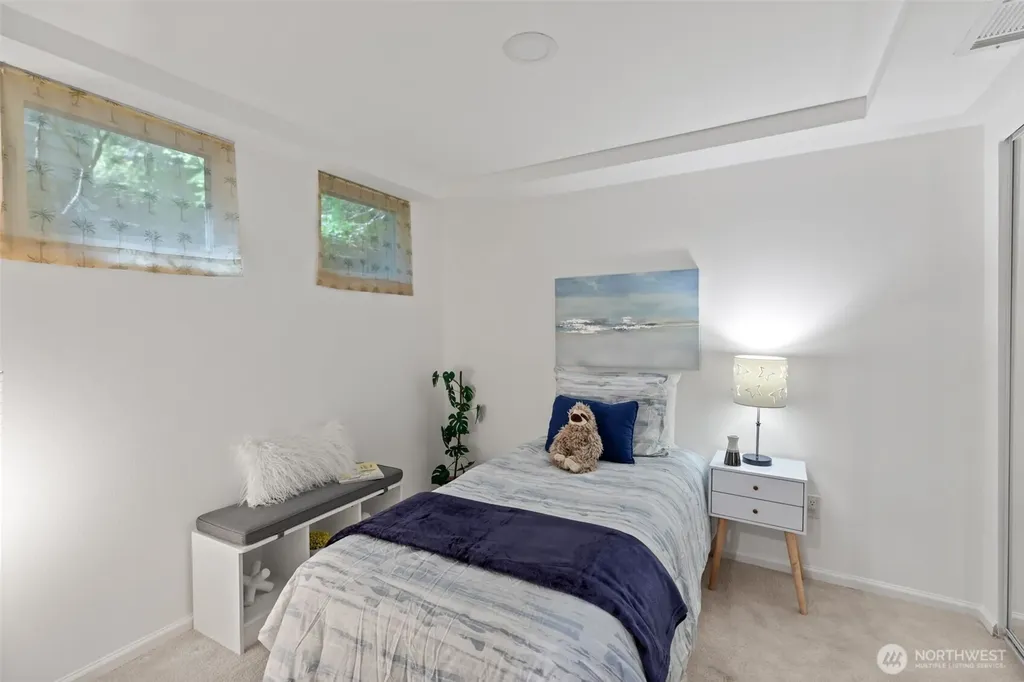 327 108 Avenue SE Bellevue WA 98004
