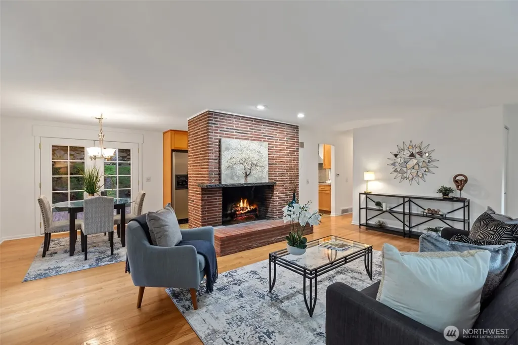 327 108 Avenue SE Bellevue WA 98004
