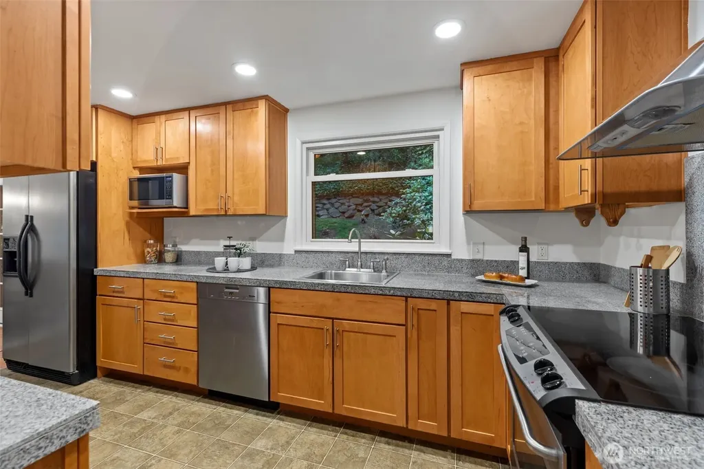 327 108 Avenue SE Bellevue WA 98004