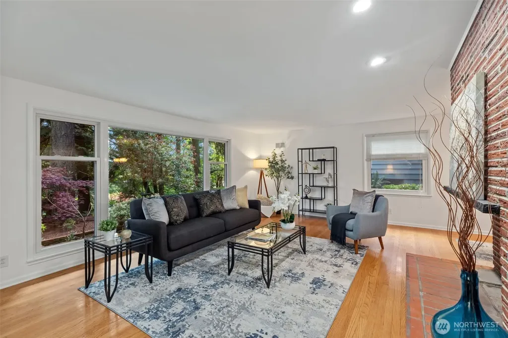 327 108 Avenue SE Bellevue WA 98004