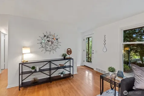 327 108 Avenue SE Bellevue WA 98004