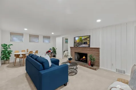 327 108 Avenue SE Bellevue WA 98004