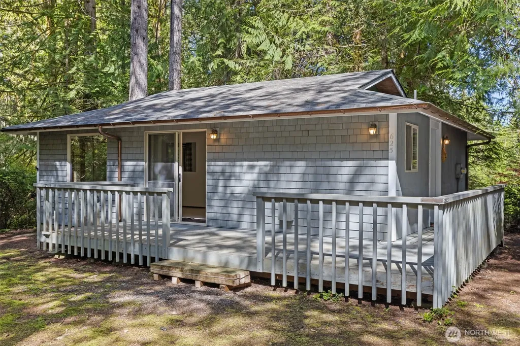 625 E Pointes Drive W Shelton WA 98584