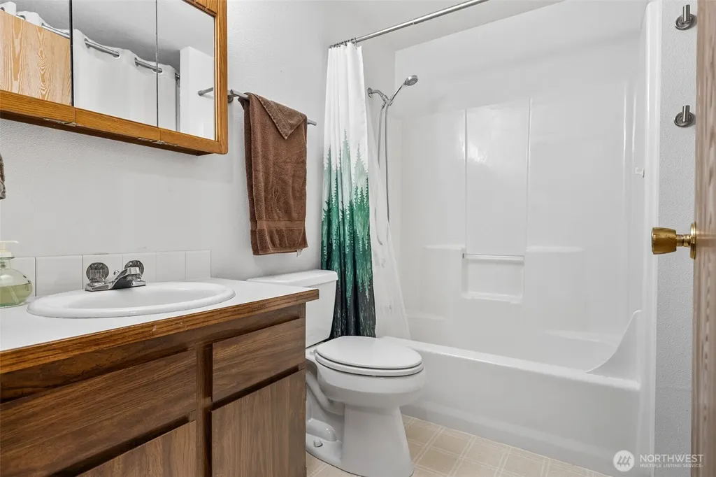625 E Pointes Drive W Shelton WA 98584