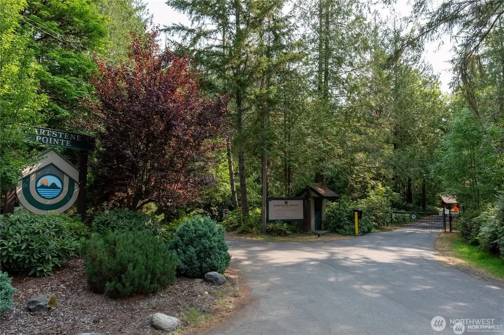 625 E Pointes Drive W Shelton WA 98584