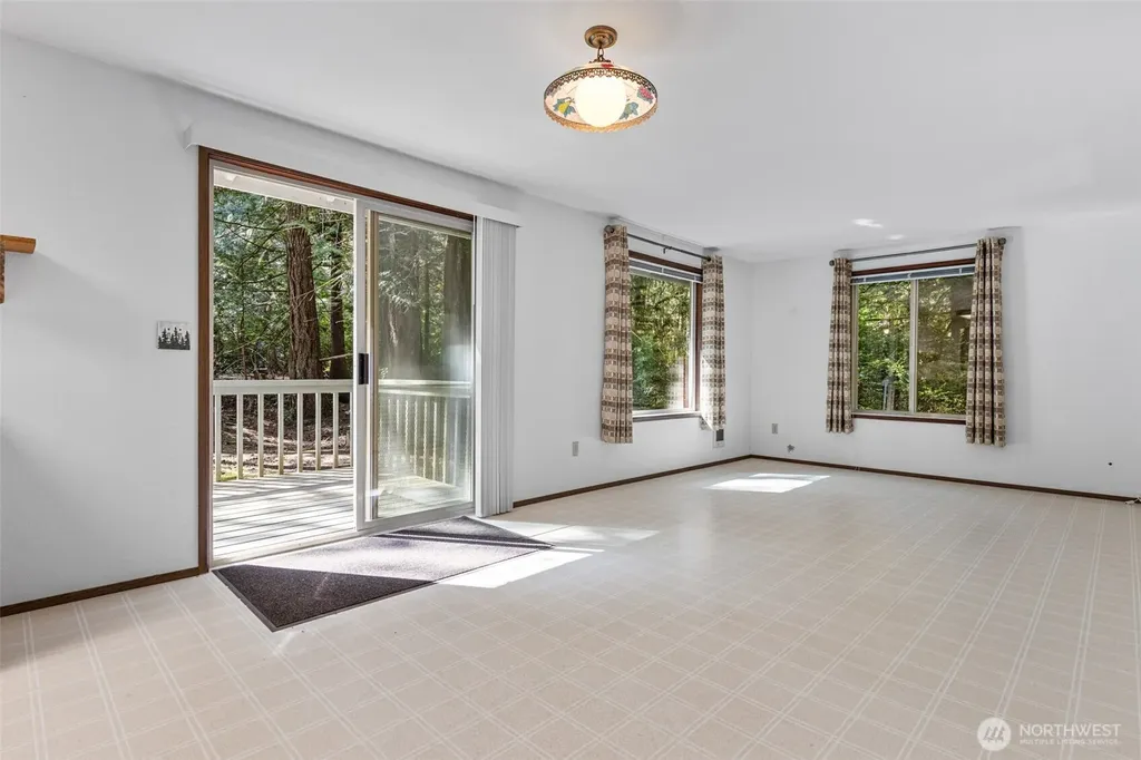 625 E Pointes Drive W Shelton WA 98584
