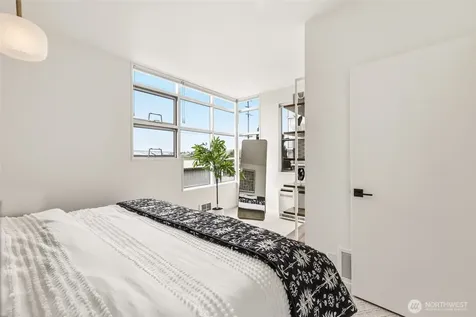2364 Fairview Avenue E Seattle WA 98102