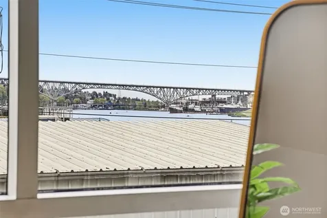 2364 Fairview Avenue E Seattle WA 98102
