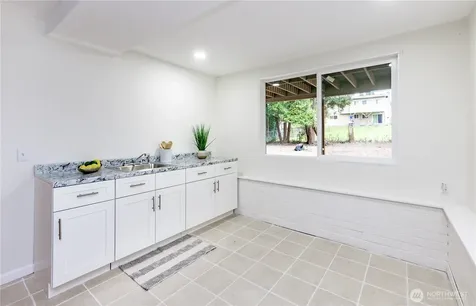 9439 11th Avenue SW Seattle WA 98106