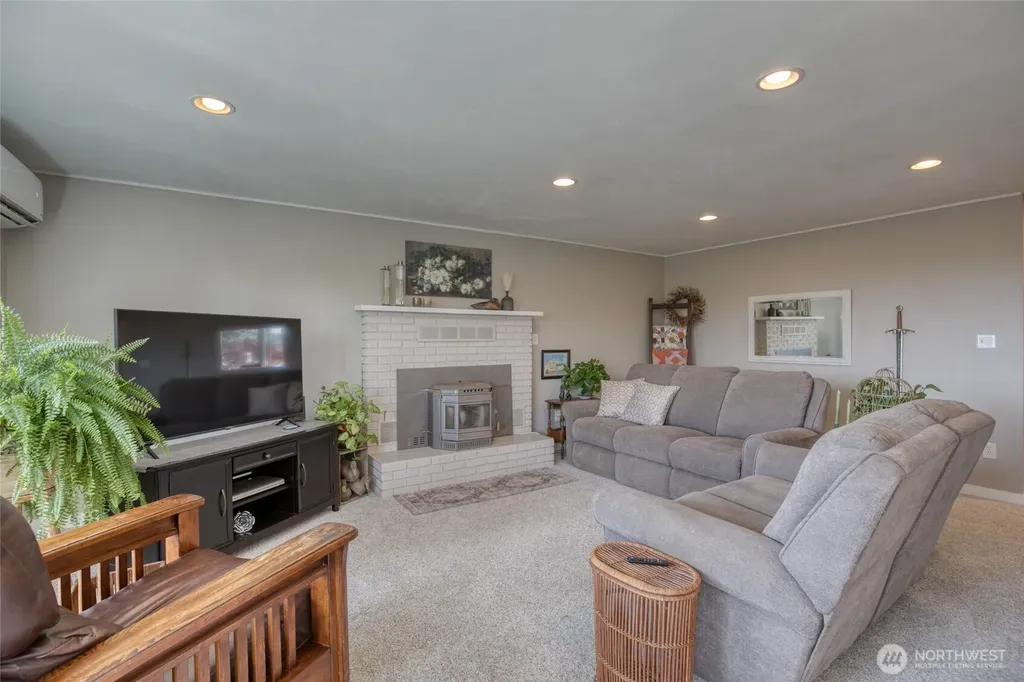 91 Hogan Road Hoquiam WA 98550