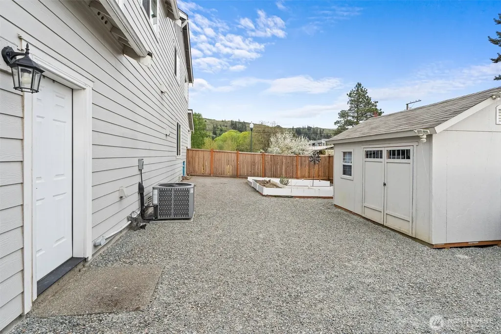 5788 160th Avenue E Sumner WA 98390