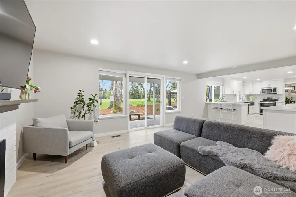 8410 Zircon Drive SW Lakewood WA 98498