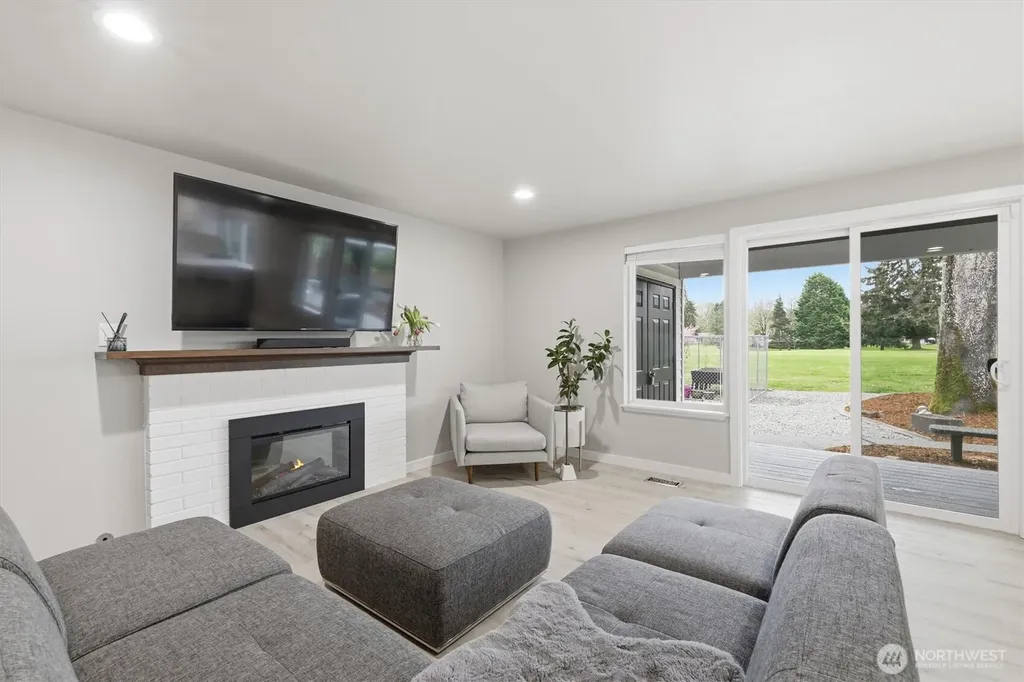 8410 Zircon Drive SW Lakewood WA 98498