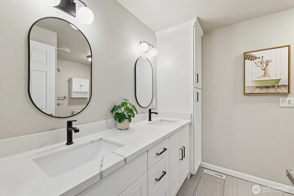 8410 Zircon Drive SW Lakewood WA 98498