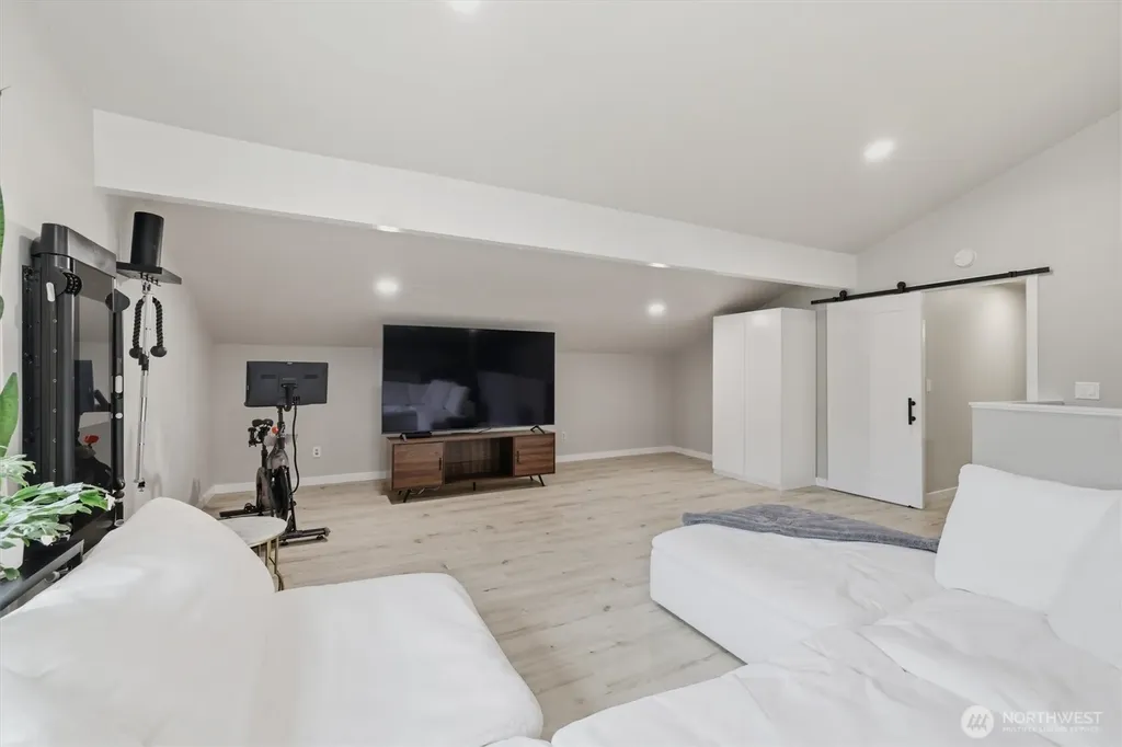 8410 Zircon Drive SW Lakewood WA 98498
