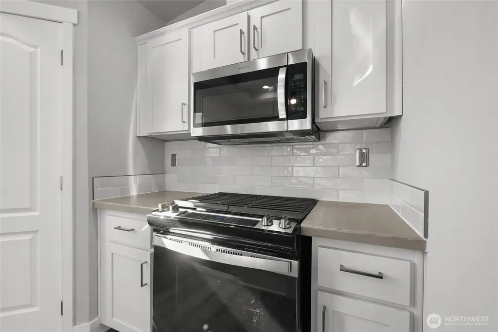2126 Glacier Street Enumclaw WA 98022