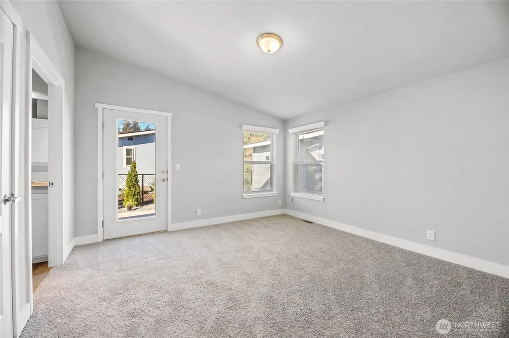 2126 Glacier Street Enumclaw WA 98022