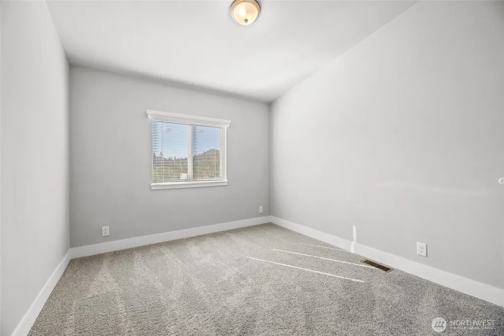 2126 Glacier Street Enumclaw WA 98022