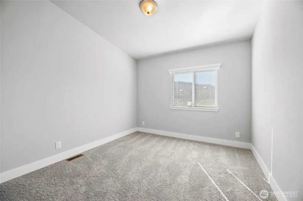 2126 Glacier Street Enumclaw WA 98022