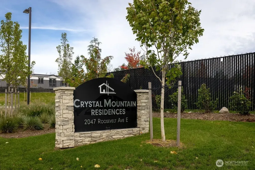 2126 Glacier Street Enumclaw WA 98022