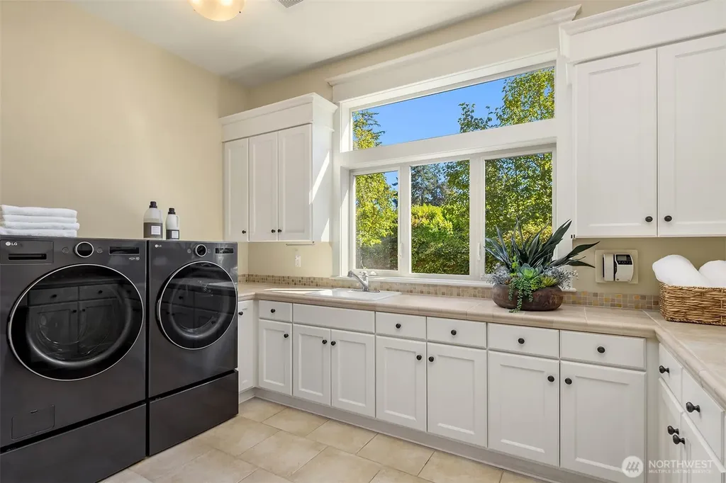 805 92nd Avenue NE Bellevue WA 98004