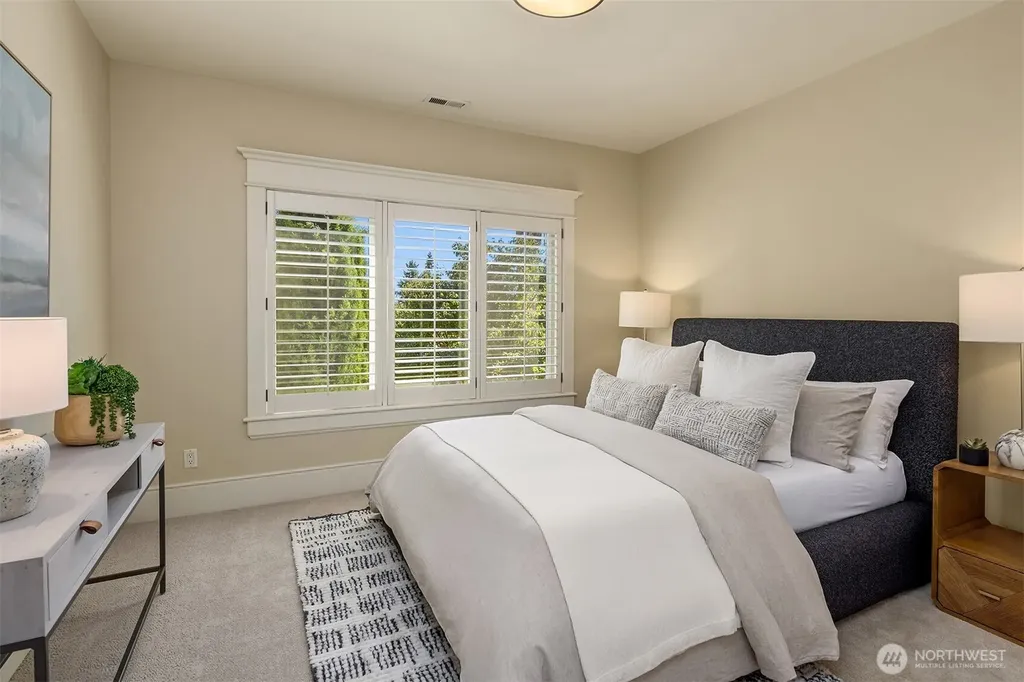 805 92nd Avenue NE Bellevue WA 98004
