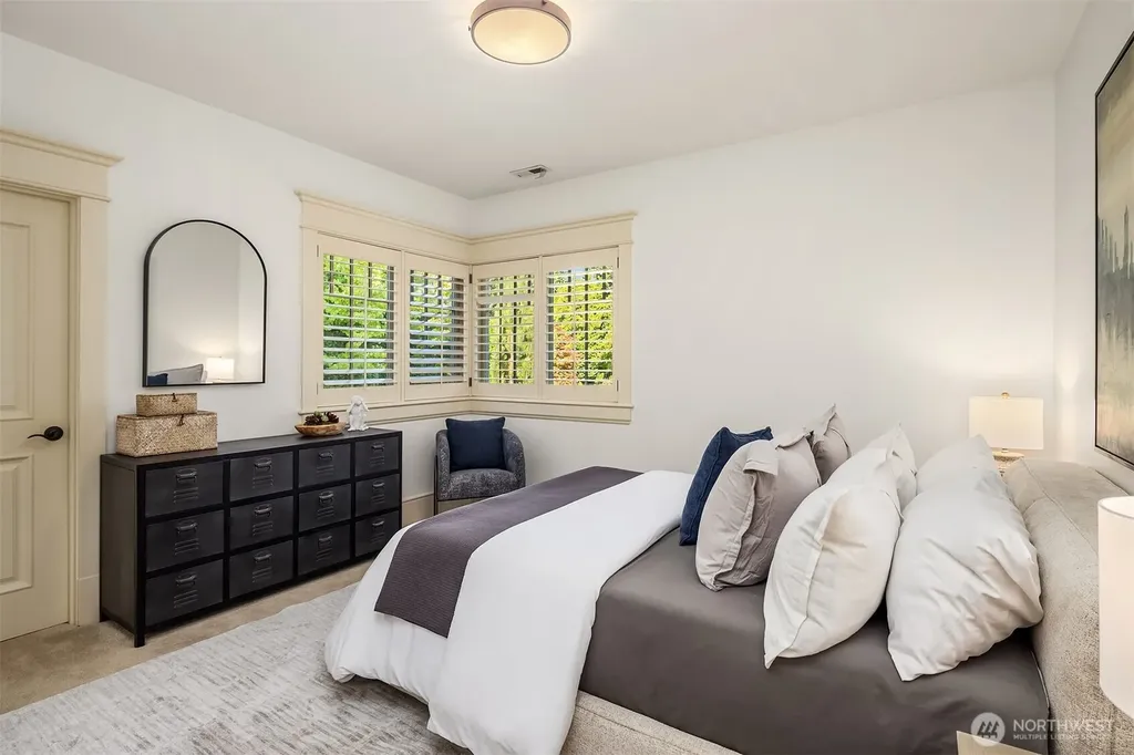 805 92nd Avenue NE Bellevue WA 98004