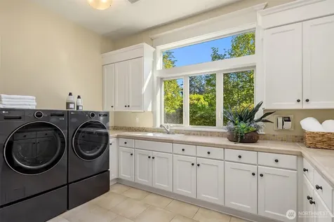 805 92nd Avenue NE Bellevue WA 98004