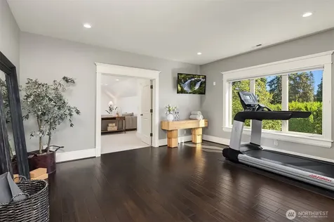 805 92nd Avenue NE Bellevue WA 98004